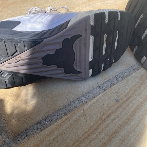 Gently used under Armour “ the Rock” sneakers - Picture 6 of 7